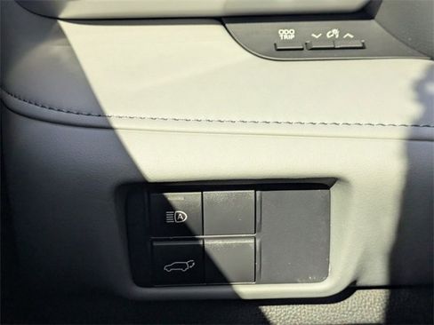 Used 2021 Toyota Highlander XLE image 29