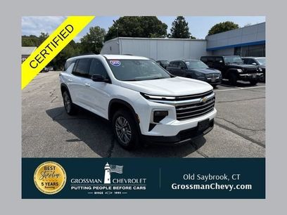 Used 2025 Chevrolet Traverse LT