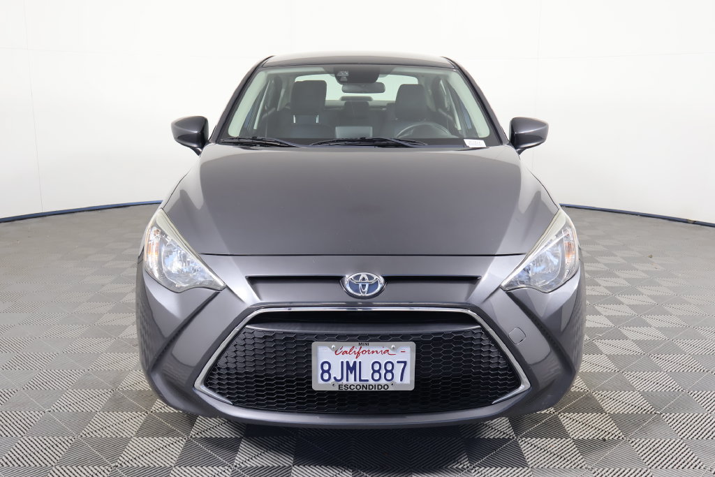 Used 2019 Toyota Yaris L FWD image 2