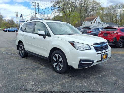 Used 2018 Subaru Forester 2.5i Premium w/ All-Weather Package AWD/4WD image 3