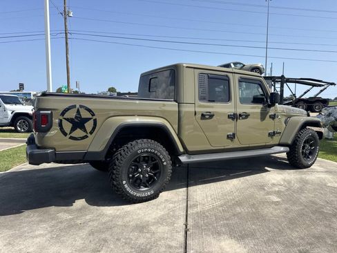 Used 2025 Jeep Gladiator Sport AWD/4WD image 6