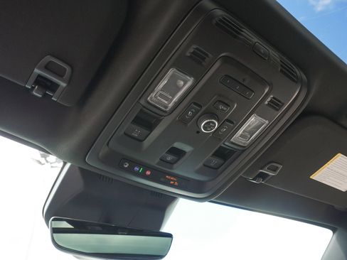 Used 2023 Cadillac Escalade Premium Luxury AWD/4WD image 34