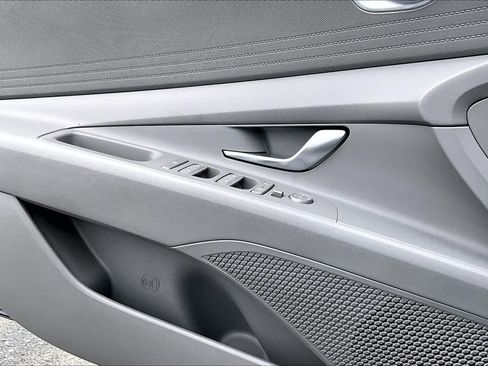 Used 2021 Hyundai Elantra SEL image 29