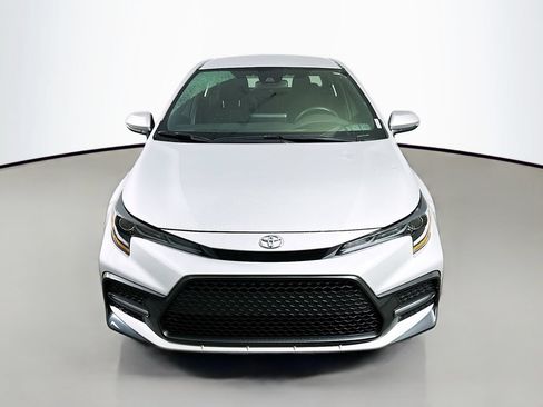 Used 2022 Toyota Corolla SE FWD image 2