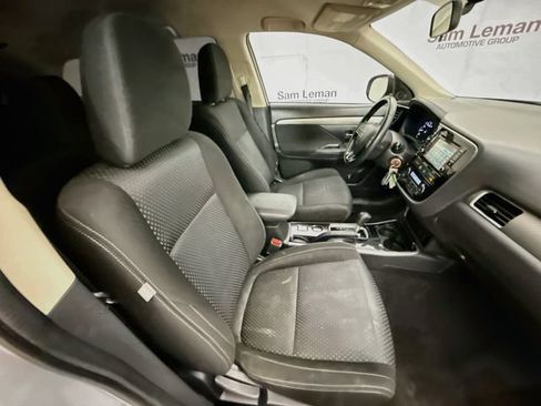 Used 2017 Mitsubishi Outlander ES FWD image 25