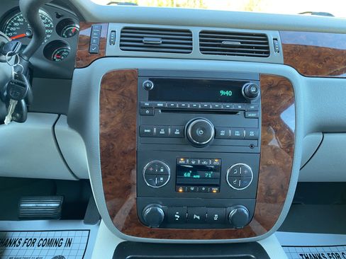 Used 2013 Chevrolet Avalanche LT w/ All-Star Edition image 23