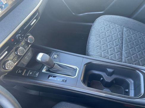 Used 2025 Nissan Kicks SV image 39