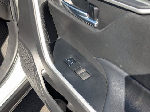 Used 2022 Toyota RAV4 XLE Premium image 36