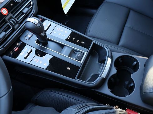 New 2026 Porsche Macan image 24