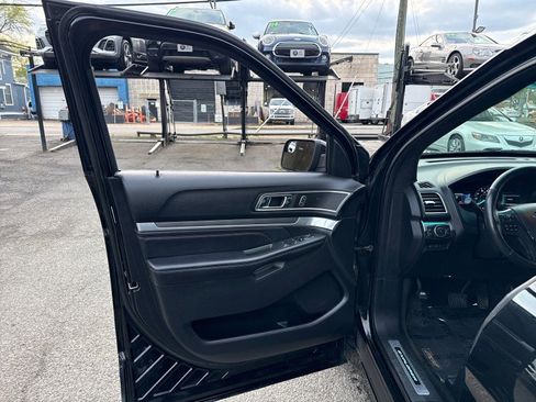 Used 2017 Ford Explorer Sport image 11