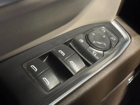 Used 2022 Chevrolet Silverado 1500 LTZ w/ LTZ Convenience Package II image 32