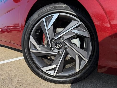 Used 2025 Hyundai Elantra SEL image 9