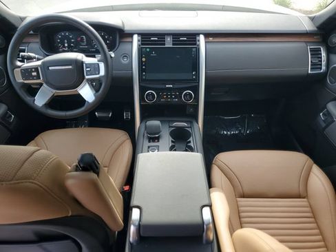 Used 2024 Land Rover Discovery Dynamic SE AWD/4WD image 14