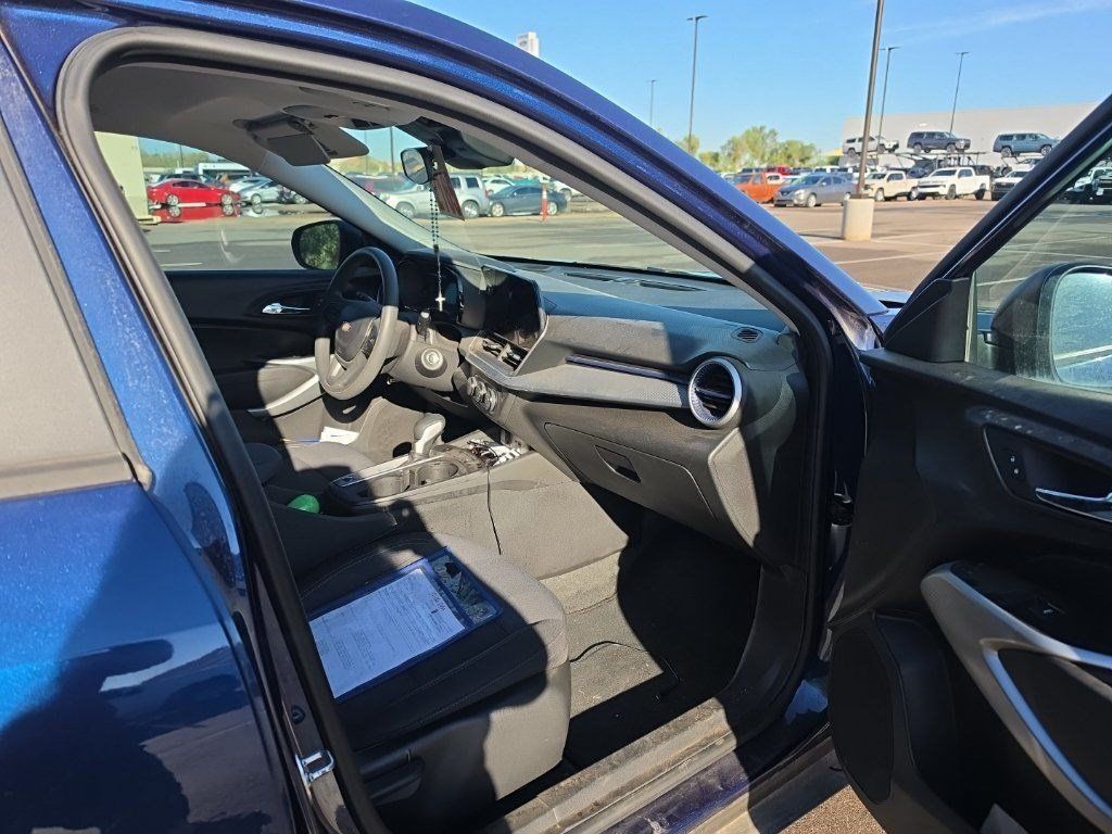 Used 2024 Chevrolet Trax LS FWD image 5