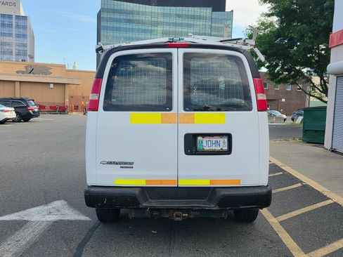 Used 2015 Chevrolet Express 2500 RWD image 11