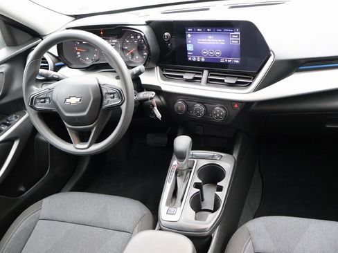 Used 2024 Chevrolet Trax LS w/ LS Convenience Package image 15