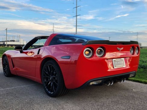 Used 2006 Chevrolet Corvette Coupe w/ Preferred Equipment Group RWD image 3
