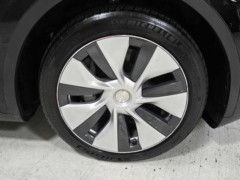 Used 2023 Tesla Model Y Long Range AWD/4WD image 9