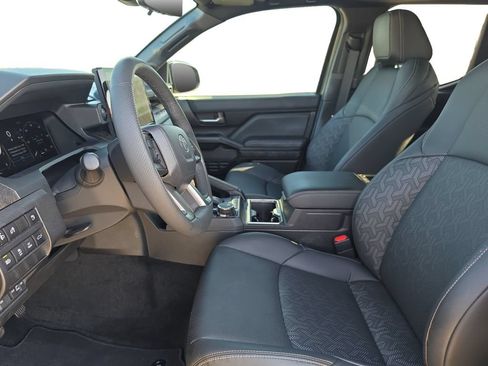 Used 2025 Toyota Tacoma Limited AWD/4WD image 11