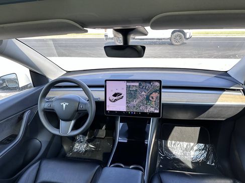 Used 2021 Tesla Model Y Long Range AWD/4WD image 13