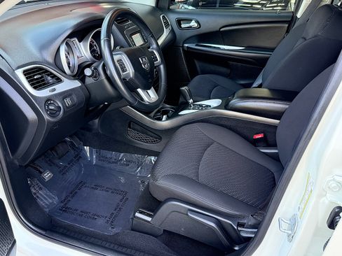 Used 2018 Dodge Journey SE w/ Connectivity Group FWD image 25