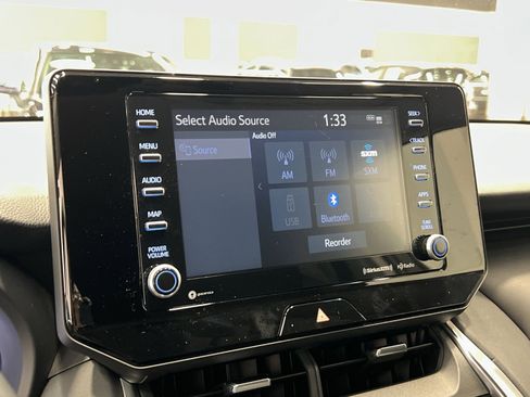 Used 2021 Toyota Venza LE w/ Carpet Mat Package (TMS) image 16