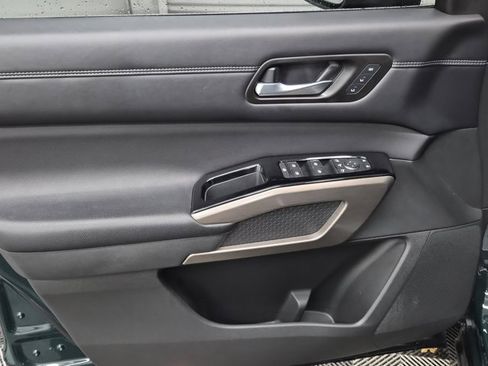 Used 2022 Nissan Pathfinder Platinum w/ Cargo Package image 18