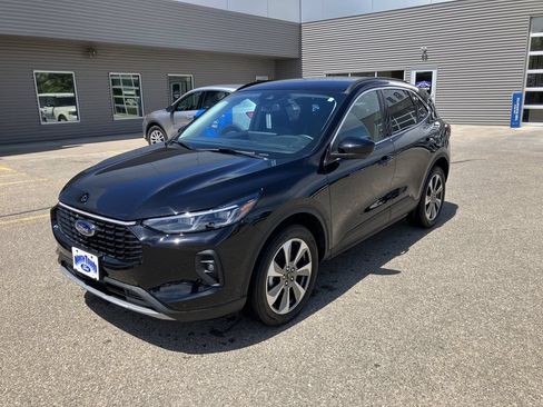 Used 2024 Ford Escape Platinum AWD/4WD image 2
