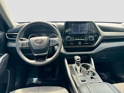 Used 2021 Toyota Highlander L FWD image 21