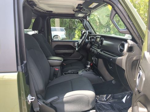 Used 2022 Jeep Wrangler Sport AWD/4WD image 27