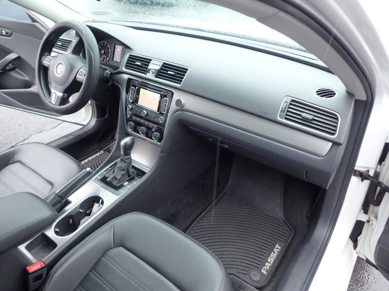 Used 2015 Volkswagen Passat 1.8T SE FWD image 13