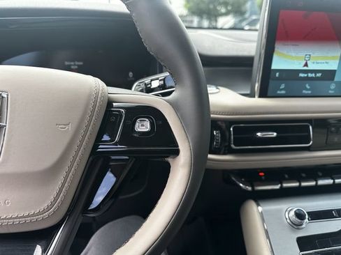 Certified 2023 Lincoln Aviator AWD w/ Premium Package image 29