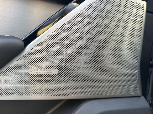 Used 2019 Land Rover Range Rover Velar R-Dynamic SE image 23