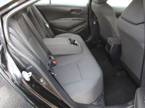 Used 2022 Toyota Corolla LE image 32