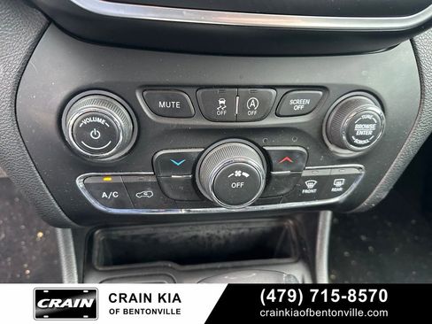 Used 2021 Jeep Cherokee Latitude Lux FWD image 28