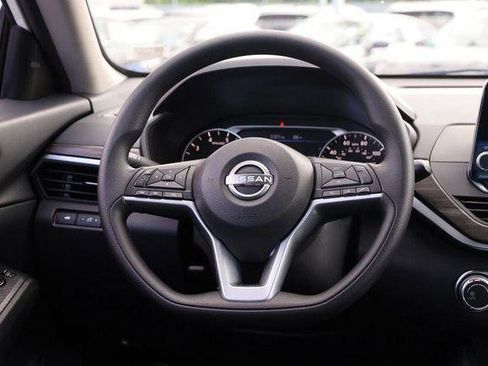 Used 2025 Nissan Altima 2.5 SV FWD image 22