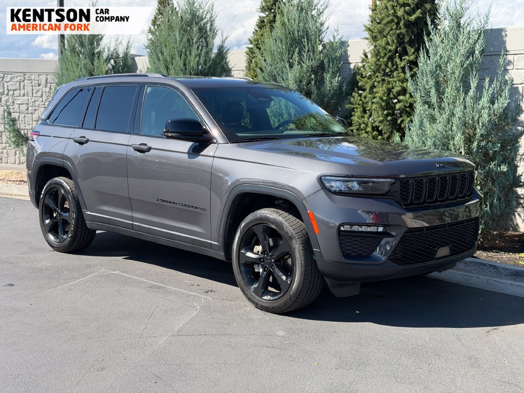 Used 2025 Jeep Grand Cherokee Limited w/ Black Appearance Package AWD/4WD image 10