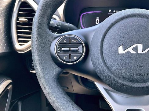 Used 2025 Kia Soul LX w/ LX Technology Package FWD image 19
