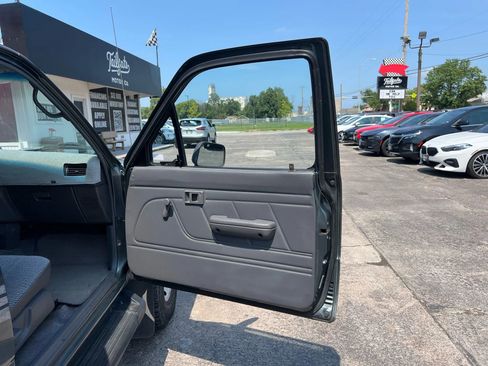 Used 1993 Toyota Pickup Deluxe image 12