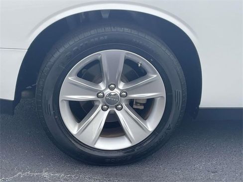 Used 2023 Dodge Challenger SXT image 7