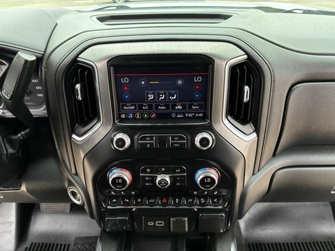 Used 2020 GMC Sierra 1500 Denali w/ Denali Ultimate Package AWD/4WD image 22