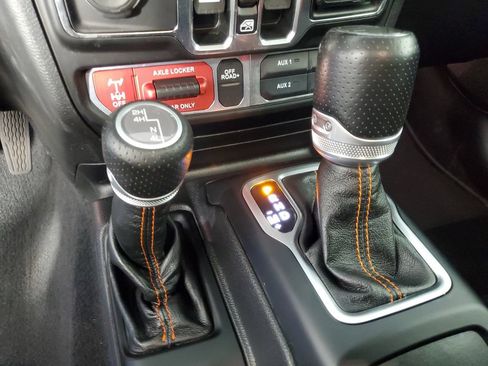 Used 2021 Jeep Gladiator Mojave AWD/4WD image 18