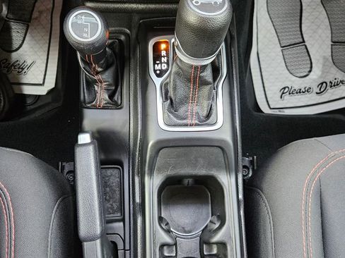 Used 2019 Jeep Wrangler Unlimited Rubicon image 16