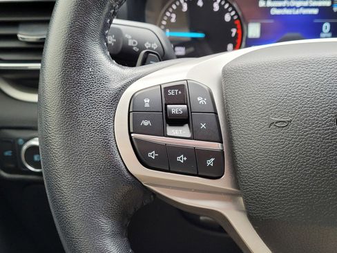 Used 2021 Ford Explorer XLT image 19