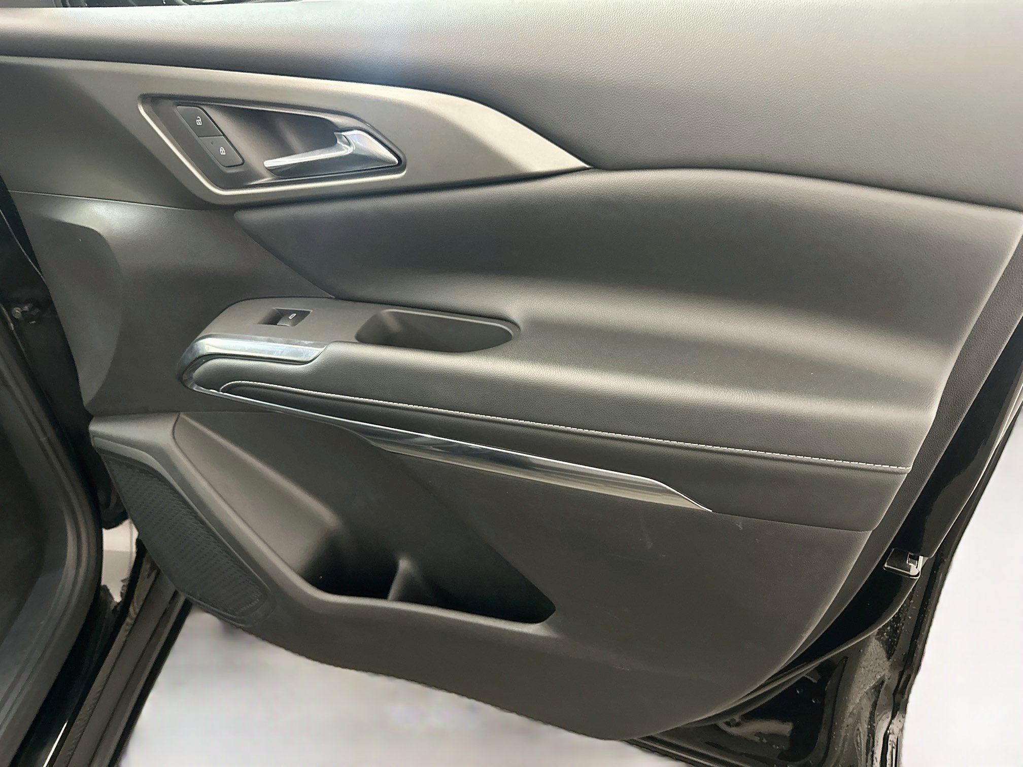 Used 2025 Chevrolet Traverse LT AWD/4WD image 35