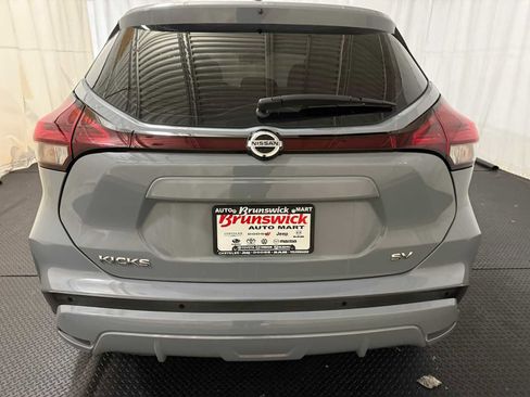 Used 2021 Nissan Kicks SV image 16