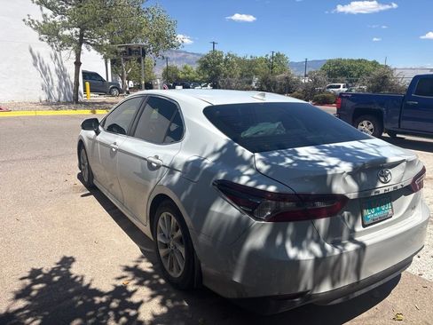 Used 2022 Toyota Camry LE FWD image 4