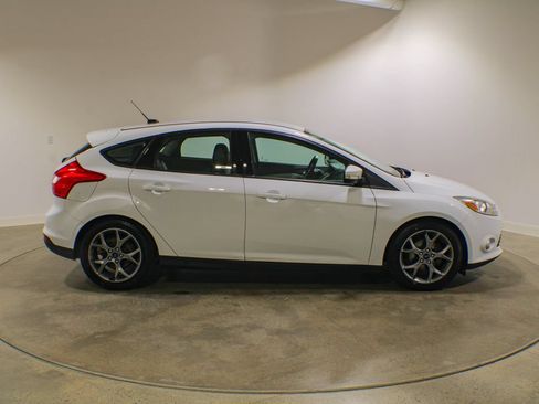Used 2014 Ford Focus SE w/ Equipment Group 201A FWD image 6
