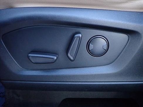 Used 2020 Ford Explorer XLT w/ Equipment Group 202A image 13