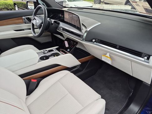 Used 2026 Cadillac Vistiq Sport AWD/4WD image 22